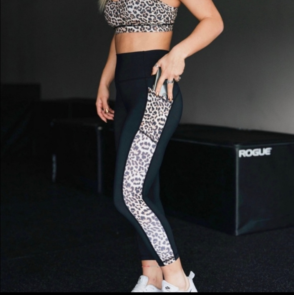 Zyia Active Cropped Leopard Print Crop Leggings W/Pockets Size 6-8